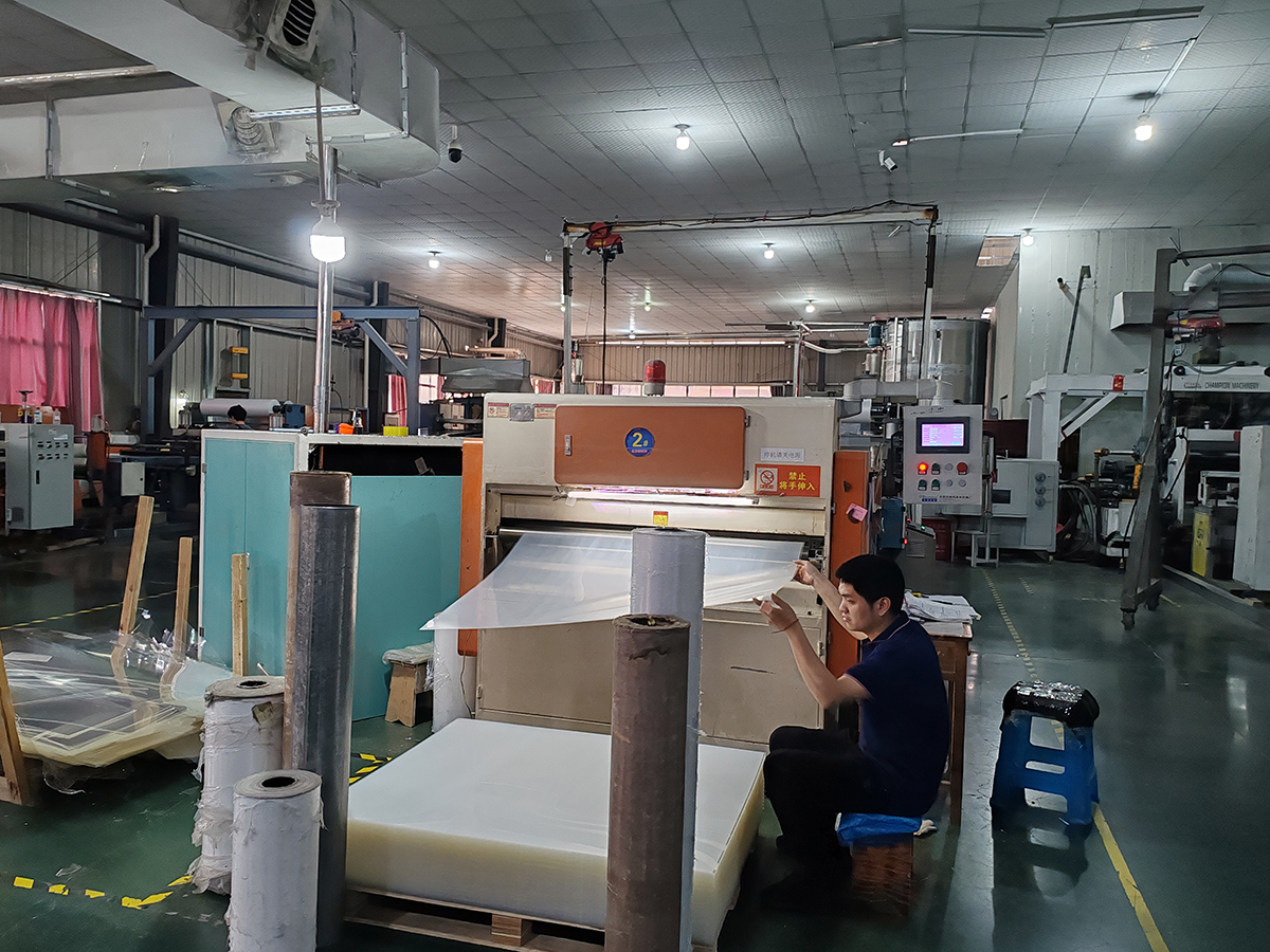 <b>Not just a mirror! The ＂72 Transformations＂ of Acrylic Mi</b>