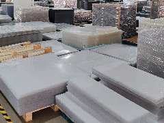 <b>Choosing the Perfect Acrylic Sheet for Retail Display Cases to Enhance Product Presentation</b>
